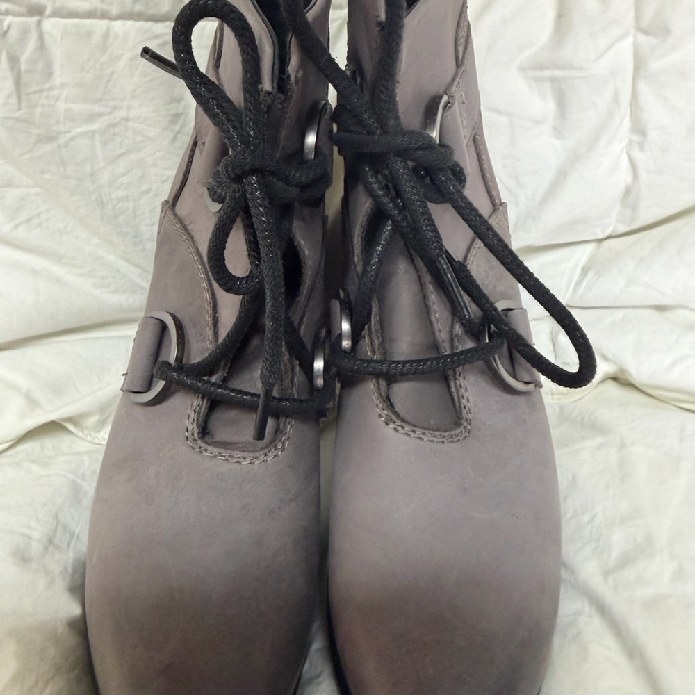 Stylish Comfy Sorel Lace Up Booties